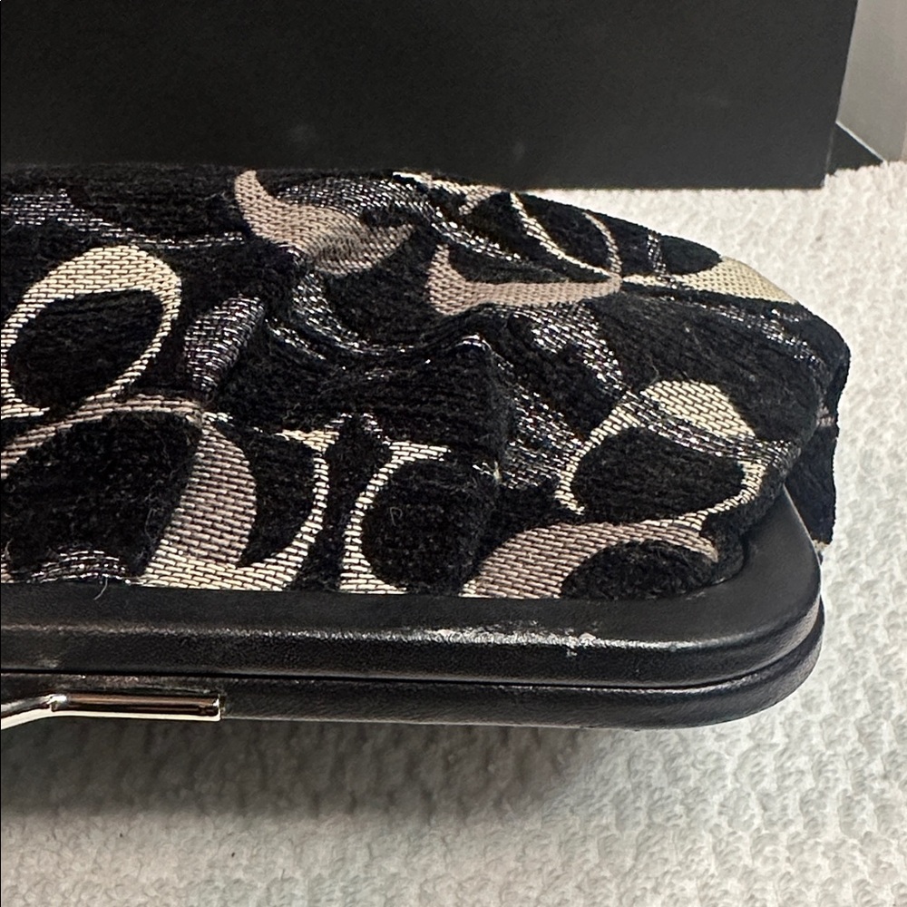 Vintage Coach 2005 kiss lock chenille Black and Silver Wristlet Clutch - Picture 13 of 13